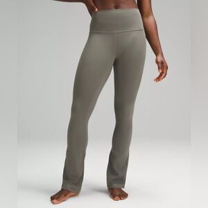 ✨✨ Lululemon align boot cut mini flare tights, size 8, mint condition✨✨